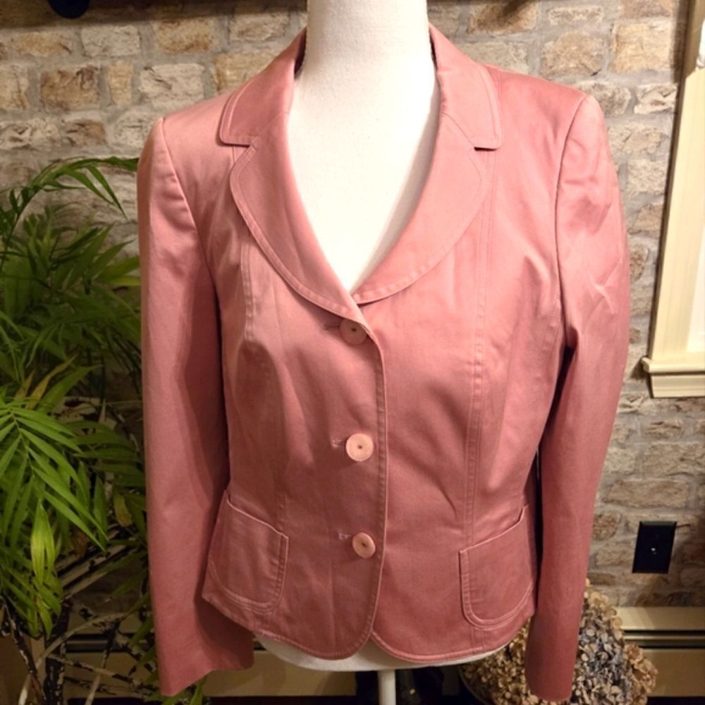 Escada women's blazer size 40 pink
